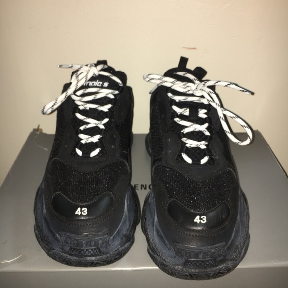 balenciaga triple s black laces